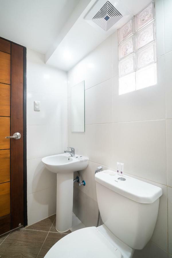 Oyo 199 Solange Apartelle Davao Экстерьер фото